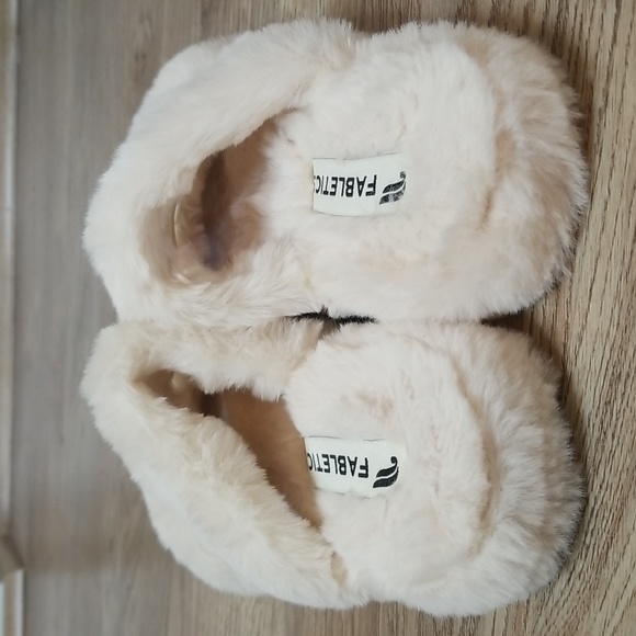 Fabletics Womens Snug Strap Slippers Off White Houseshoes - Picture 5 of 9